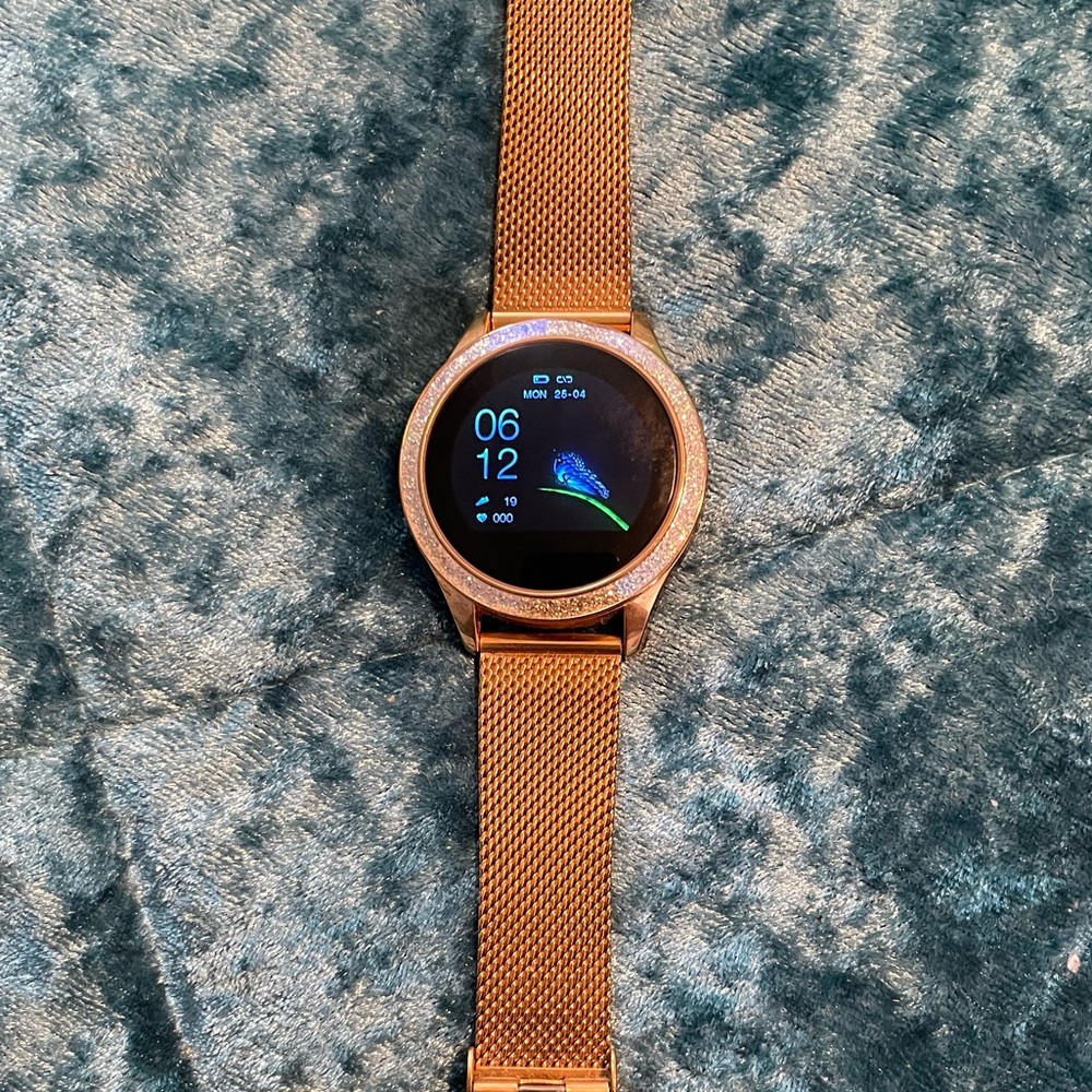 Smartwatch- gold bling mesh strap